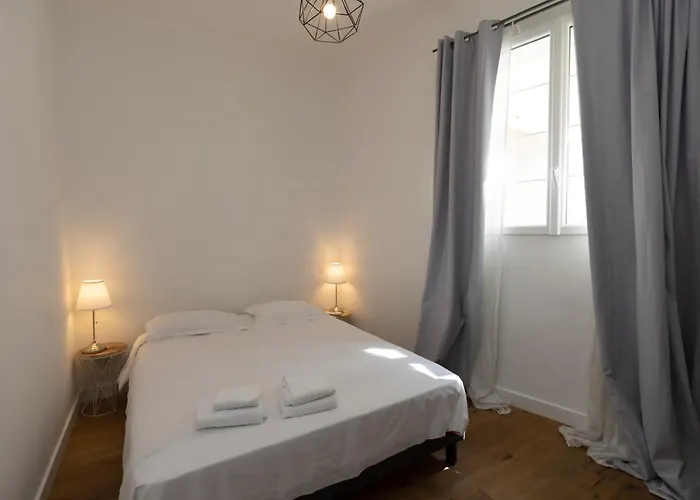 Appartements Rue Bonaparte, Quartier Citadelle Place Foch Appartement