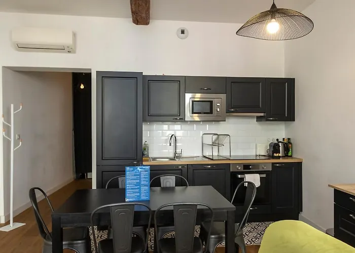 Appartements Rue Bonaparte, Quartier Citadelle Place Foch *