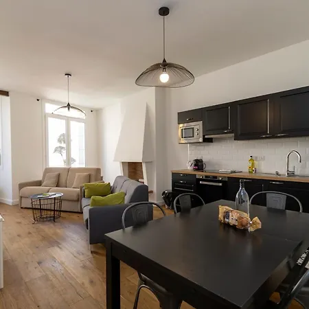 Appartement Rue Bonaparte, Quartier Citadelle Place Foch Ajaccio (Corsica)